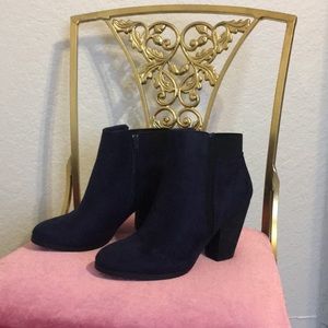 Cute navy and black booties.